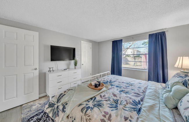 Serenity Retreat: Charming Home Near Attractions! 3 Bedroom Home by RedAwning - Foto 4