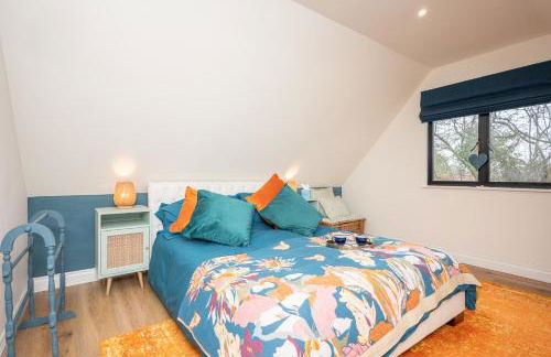 Peaceful Stylish Entire Apartment - Views, Gardens, Firepit, Balcony - Photo 38