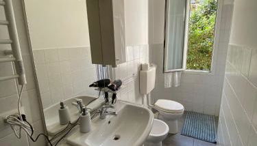 Right Bank House - Photo 2