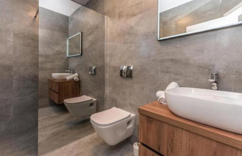 Cozy Home In Tinj With Wifi - Foto 32