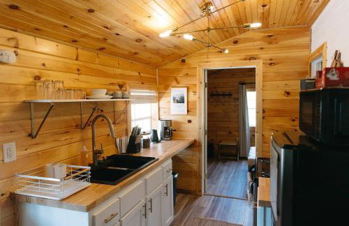 "Cozy Dumplin" - Warm & Modern Stay in RRG/Auxier - Foto 8