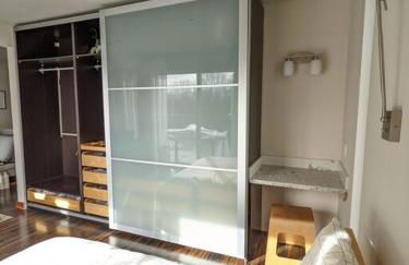 Lakeview Home by Lightrail Downtown & Airport - Foto 12