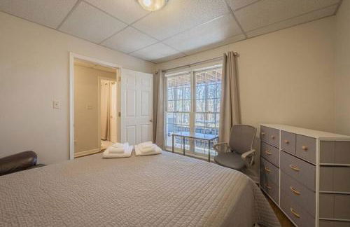 Large Luxury House, King Beds and More, Hot Tub, Theater, Fireplace, Game Room, Ping-pong, Pool Table, Air Hockey, Arcade, River, Big Kitchen, Nice Porch, Quiet, Good for Families and Large Groups, Near UGA Golf Course, Close to UGA & Stanford Stadium - Photo 60