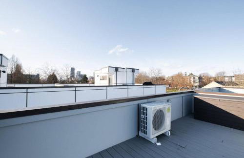 Walk to Restaurants from a Designer Cap Hill Home - Foto 30