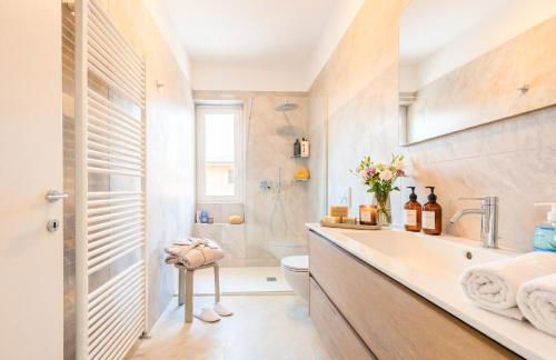 LAKESIDE SERENITY ESCAPE - Lakefront, Air Conditioning, Private Parking - Foto 12