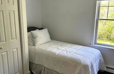 House Conveniently Located by Route 1 - Foto 8