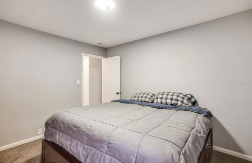 Peaceful Retreat with Yard 2 Mi to Pewaukee Lake! - Foto 15