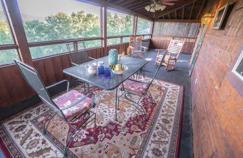 Poppy’s Place Cabin - Photo 13