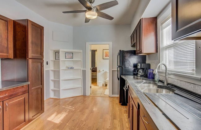 Downtown Practical & Pet-friendly Easy & Sensible - Photo 11