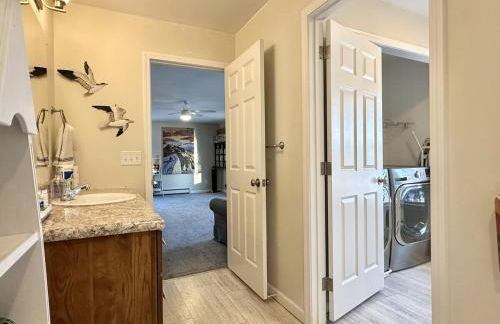 Waterfront Family & Pet Friendly Home with Hot Tub "Sandpiper Shores" - Foto 26