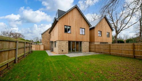 Spacious 5BR Home Near New Forest & Coast - Parking - Sleeps 10 - Foto 1, Garden