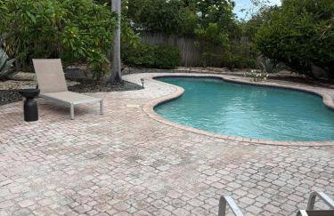 Mid-Century with Outdoor Oasis - Foto 23