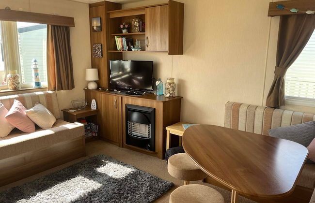 Super 3 Bedroom Pet Friendly Caravan With Decking - Photo 16