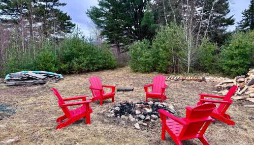 Renovated farmhouse on snowmobile trail with firepit & mountain views 10 min from Bretton Woods - Foto 3