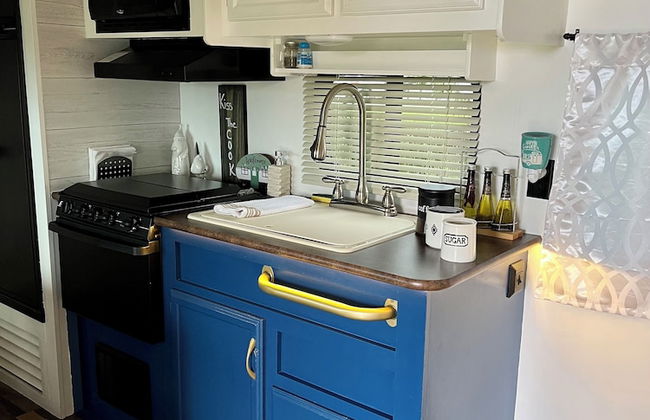 El Camper with private pool - Photo 11