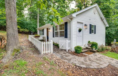 Idyllic Cave Spring Studio with Patio and Fire Pit! - Foto 3