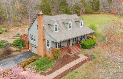 Family and Pet Friendly Retreat with Sauna, Firepit, Pond Views Near Route 151 Wineries - Foto 6