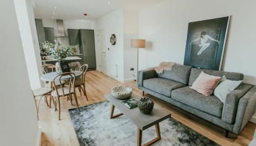 Lovely Chorlton Flat! 5 Seconds to Bus Stop & 2 Minutes to Tram Station - Foto 1