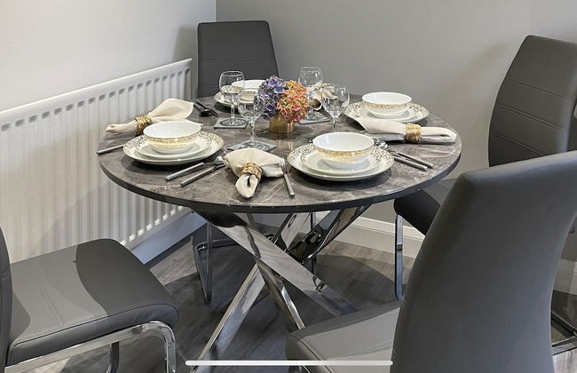 Stylish Scottish House With Garden and Parking - Foto 16