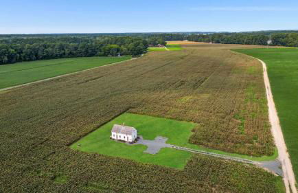 Charming 2BR with Fire Pit on Farm - 10 Min to Wharf - Foto 33