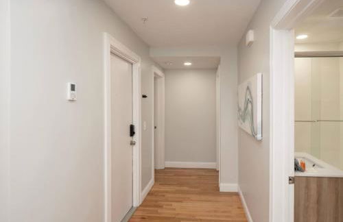 Jennifer's Cozy Apt Near Brown w In Unit Laundry - Foto 29