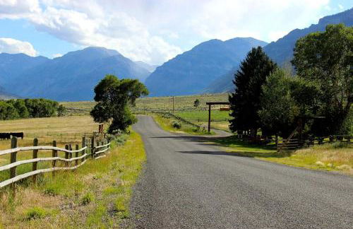 Family Cabin Rental on Beautiful Ranch near Yellowstone National Park, Wyoming - Foto 6