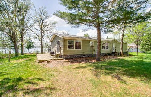 Waterfront Family Home with Yard on Portage Lake - Foto 30