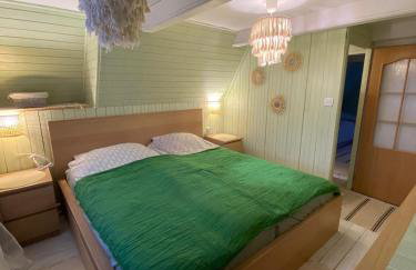 Leszczynowy domek nad jeziorem - Foto 36