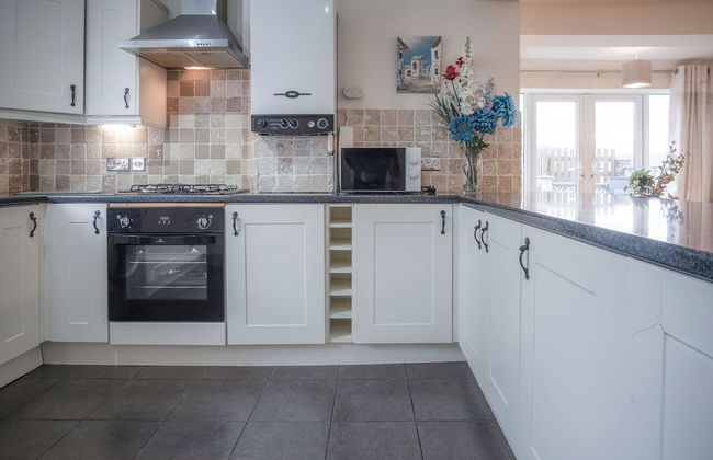 Sea Breeze Apt 3 - 2 Bed - Horton Beach - Photo 9