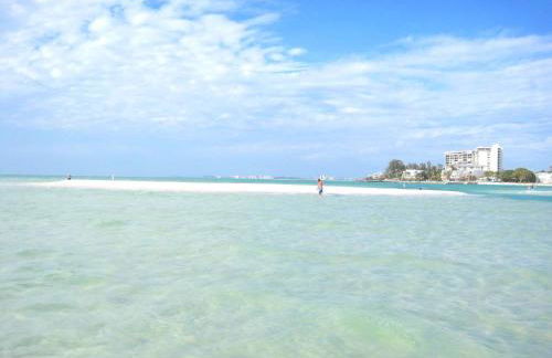 Village Breeze - Heated Pool, Private Patio, Village and Beach! - Foto 49