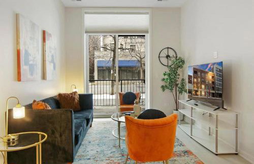 Elegant 2BR Apartment with In-Unit Laundry - Sheridan 102 - Photo 1