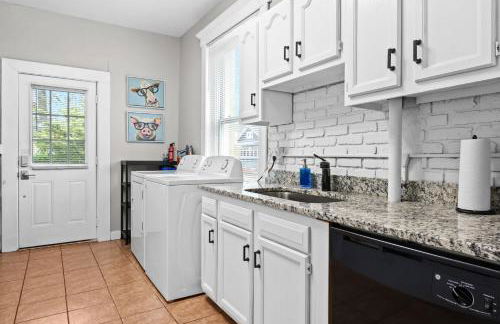 Stylish Home in Historic District Near Riverwalk - Foto 53