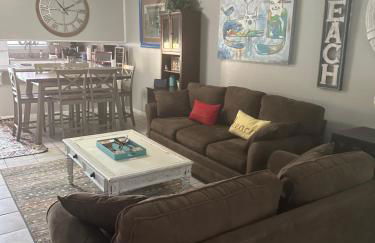 Destin-y 30A Beach Retreat Self Checkin - Huge Private Backyard Deck with Outdoor Shower - Foto 25