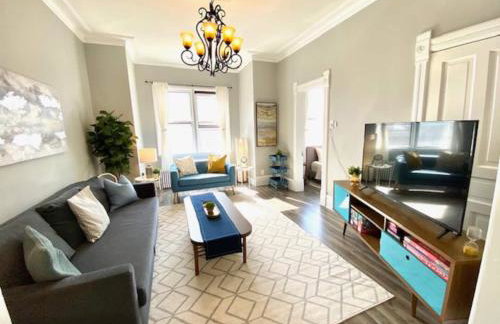 Walk to Wrigley 3BR1BA Sleeps 8 Free Parking - Foto 1
