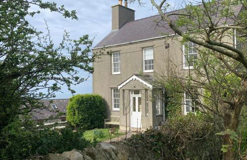 The Front Wing - Pen y Graig farmhouse, Church Bay, sea views near beach No Pets - Foto 1