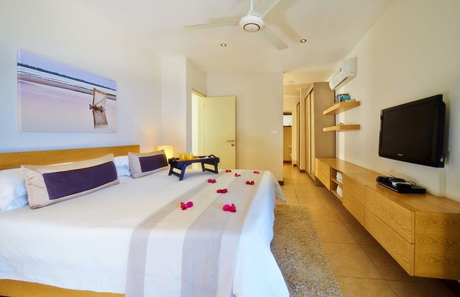 Bon Azur Beachfront Suites & Penthouses with LOV - Photo 5