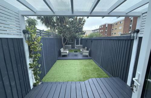 Southend Apartment With Parking, Private Garden and Beach Side Location - Foto 42