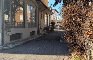 Loft Park & Rail free Parking - Photo 23