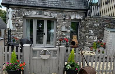 Cosy riverside property - Photo 2