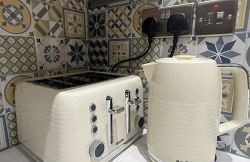 Large Luxury 4 bedroom home with parking - Foto 34