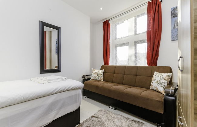 City Gate Serviced Apartments - Photo 11