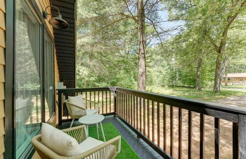 Walk to Fox Lake Pet-Friendly A-Frame with Fire Pit - Foto 20