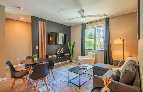 Spacious 2BR Uptown Biltmore Gym Pool Parking WD - Foto 30