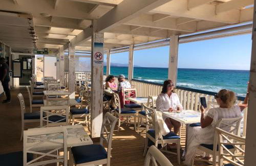 Beach front apartment with stunning ocean views! - Foto 26