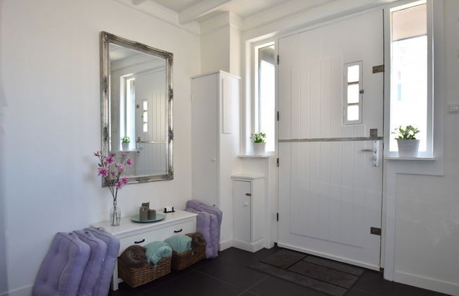 Elegant Studio Near Beach - Photo 2