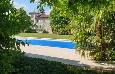 Séjour élégance et bien-être au CHATEAU de GRANDMONT - piscine et parc arboré au coeur du vignoble du Beaujolais - Foto 1