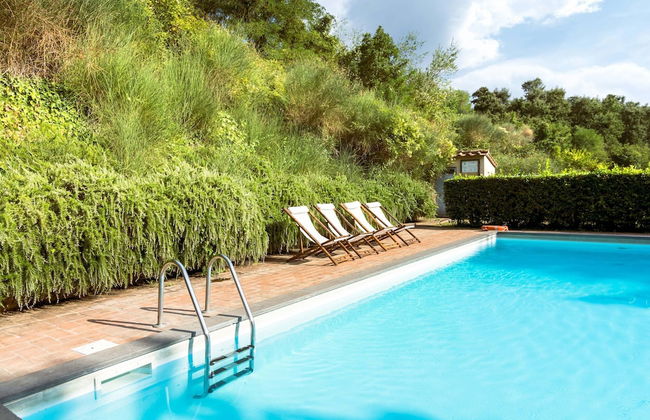 Spacious Villa in Sermugnano With Private Swimming Pool - Photo 1