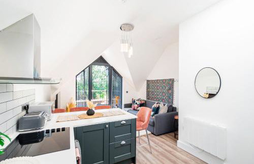 Superb Top Floor 1-Bedroom Flat With Charming Two Balconies - Foto 6