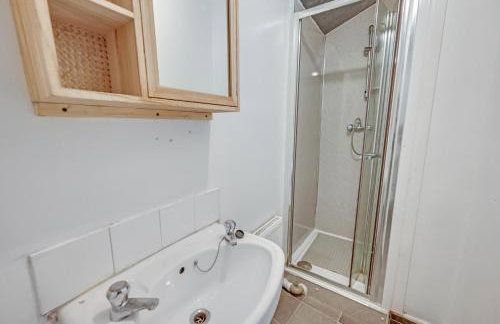 Sleeps 4 - Near Tottenham Stadium w Free Parking - Foto 10