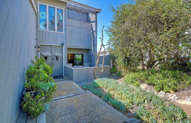 Fresh & Modern 3 BDR Just Blocks From Beach! - Photo 27